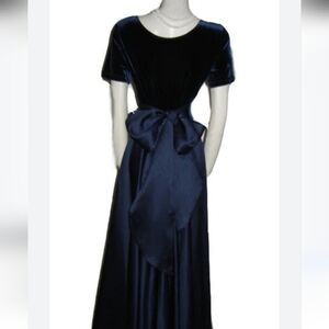Elegant Formal Navy Blue Velvet & Satin Gown with Satin Bow